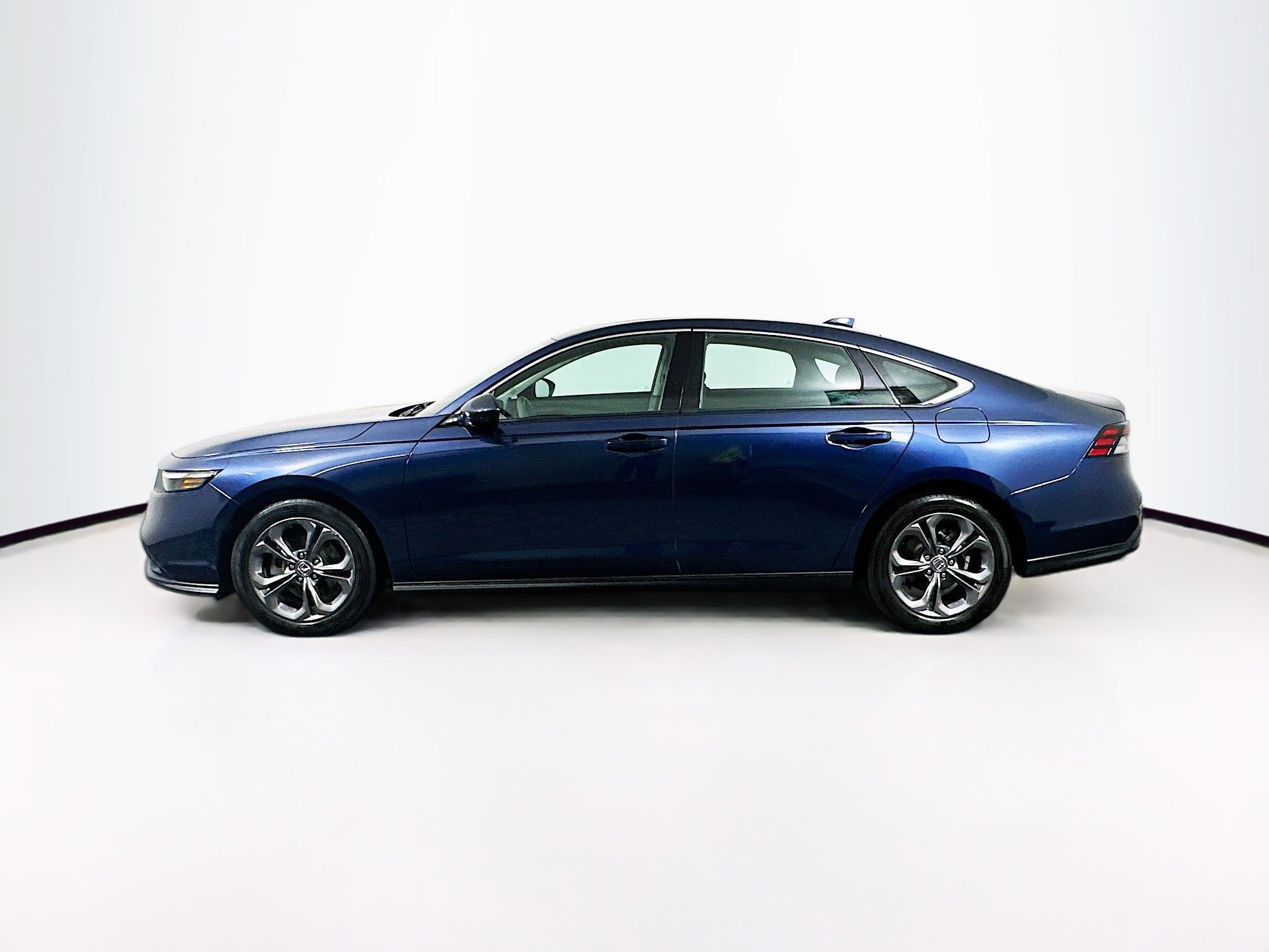 Used 2023 Honda Accord EX image 4