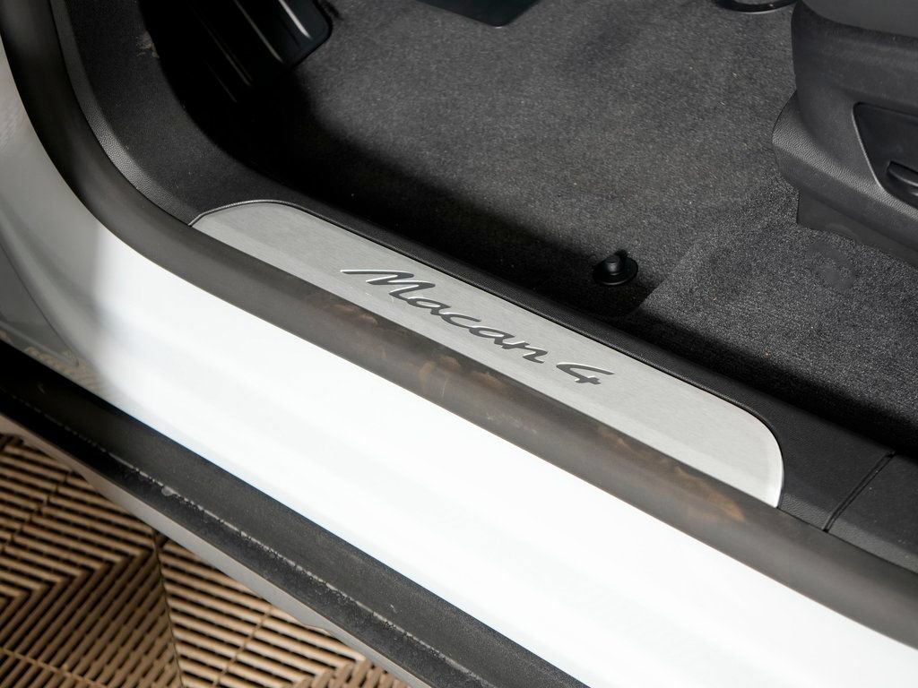 Certified 2026 Porsche Macan 4 Electric AWD/4WD image 18