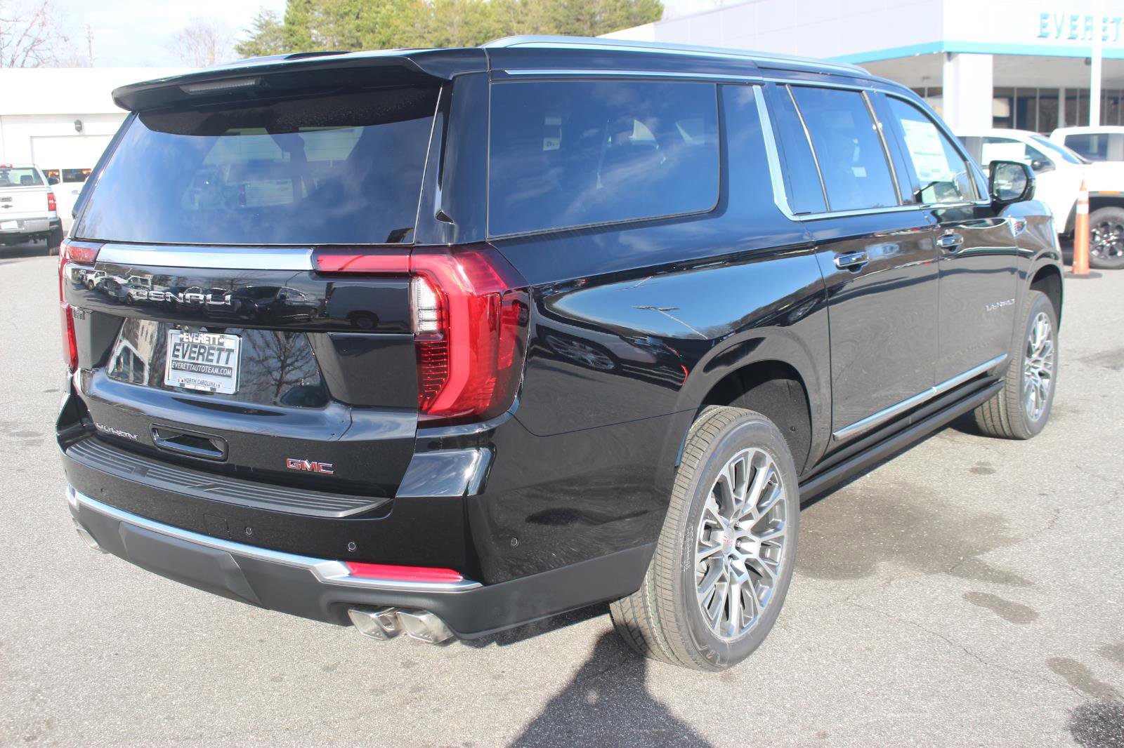 New 2026 GMC Yukon XL Denali w/ Sun & Power Step Package image 7