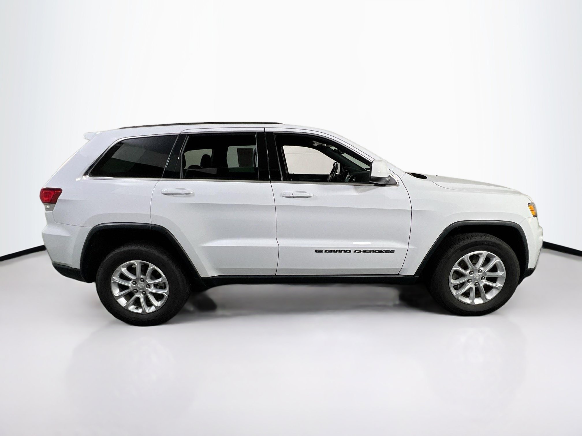 Used 2022 Jeep Grand Cherokee Laredo X AWD/4WD image 4