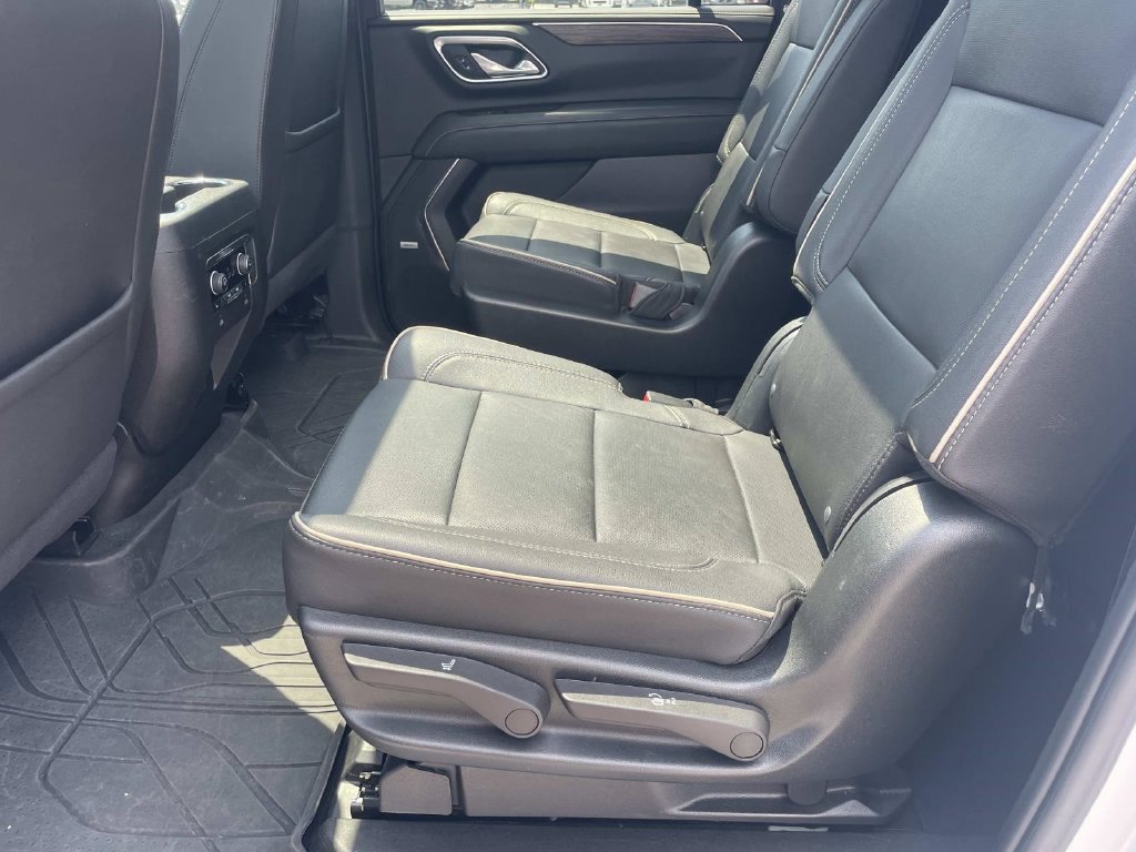 Used 2023 Chevrolet Suburban Premier AWD/4WD image 15