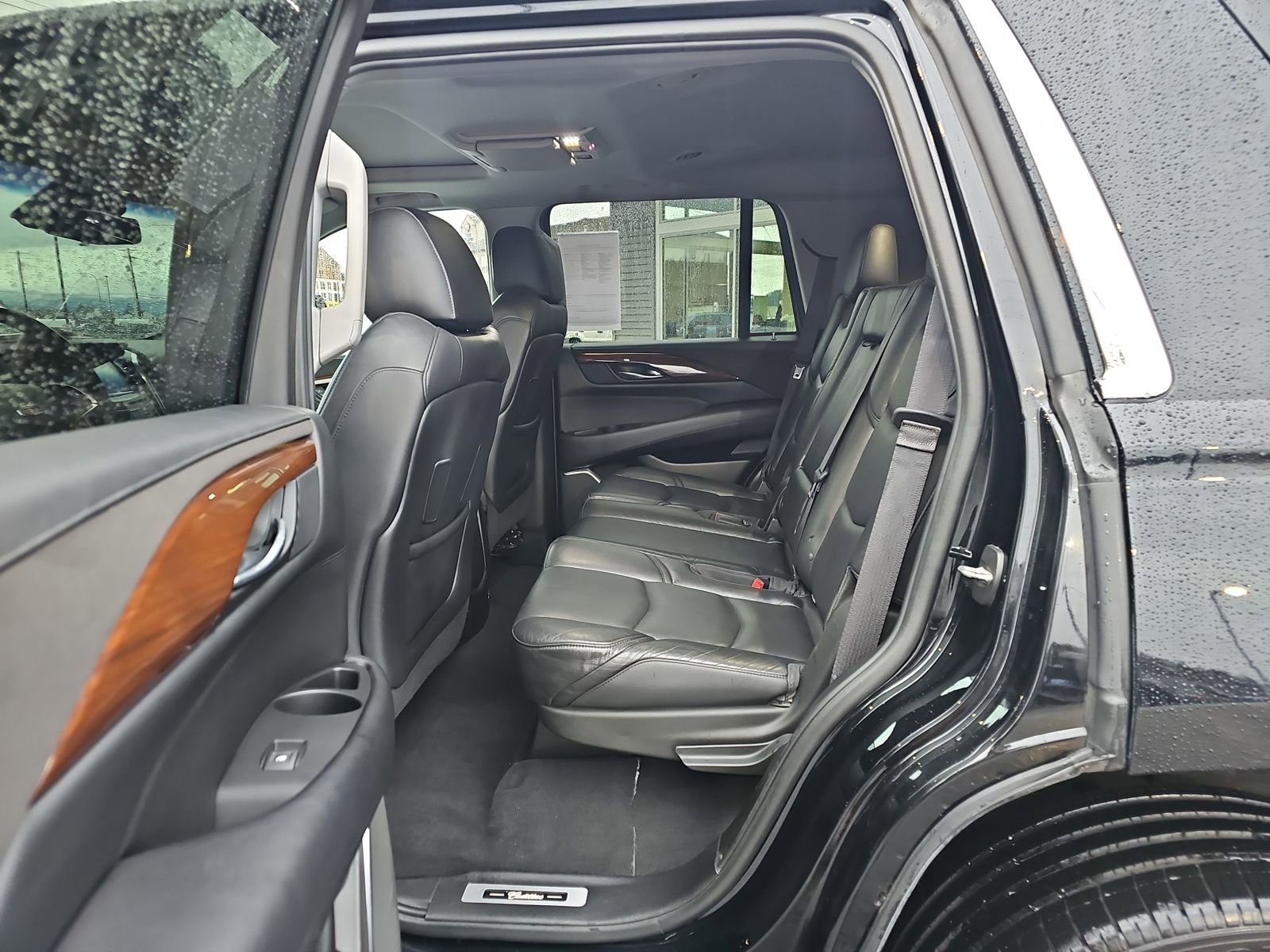 Used 2018 Cadillac Escalade Luxury image 14