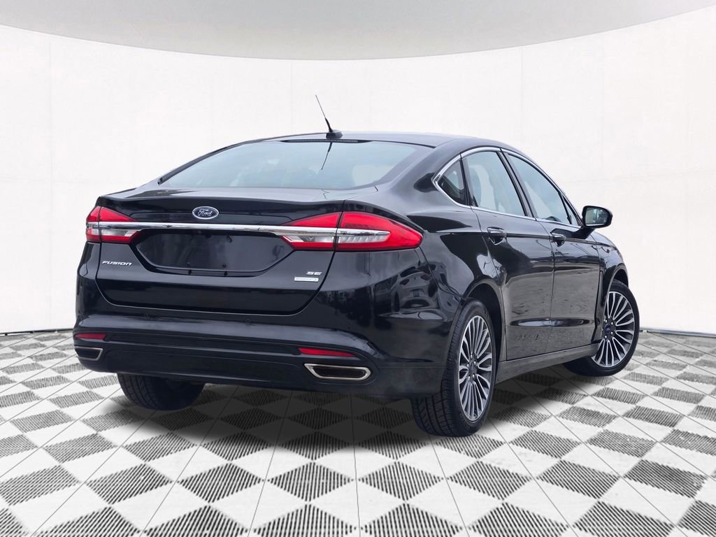 Used 2017 Ford Fusion SE w/ Fusion SE Technology Package image 18