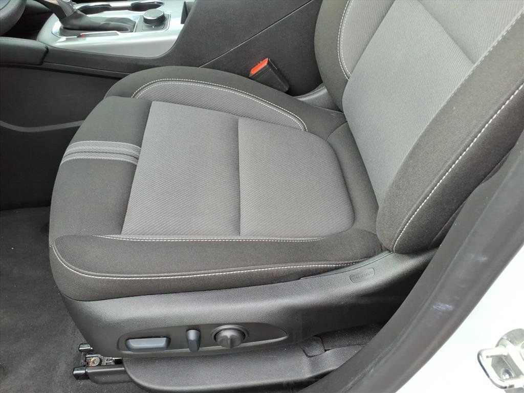 Used 2025 Chevrolet Blazer LT FWD image 23