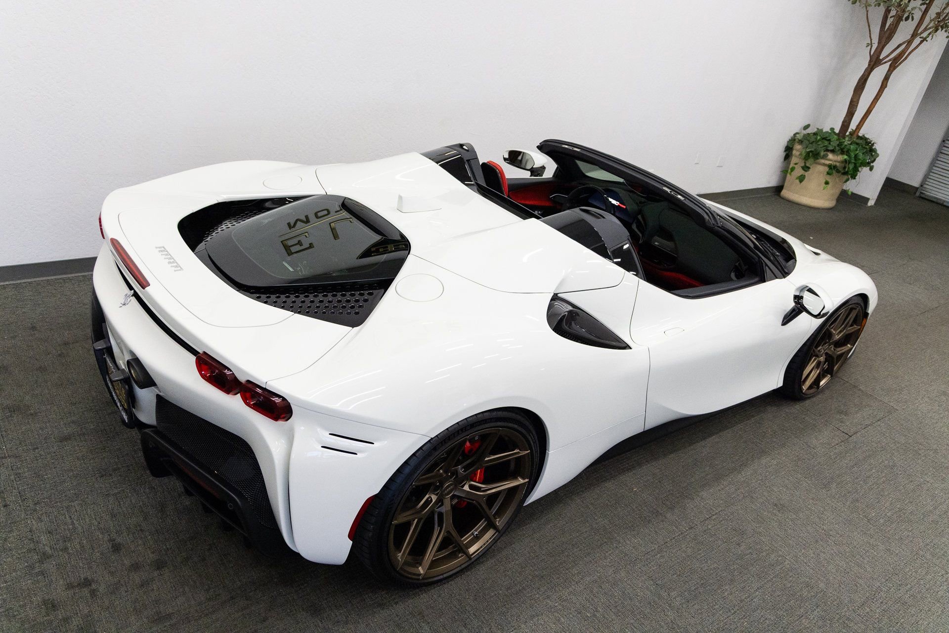 Used 2024 Ferrari SF90 Spider image 36