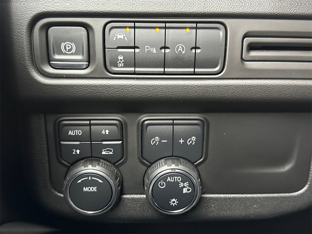 Used 2024 Chevrolet Suburban LT image 20