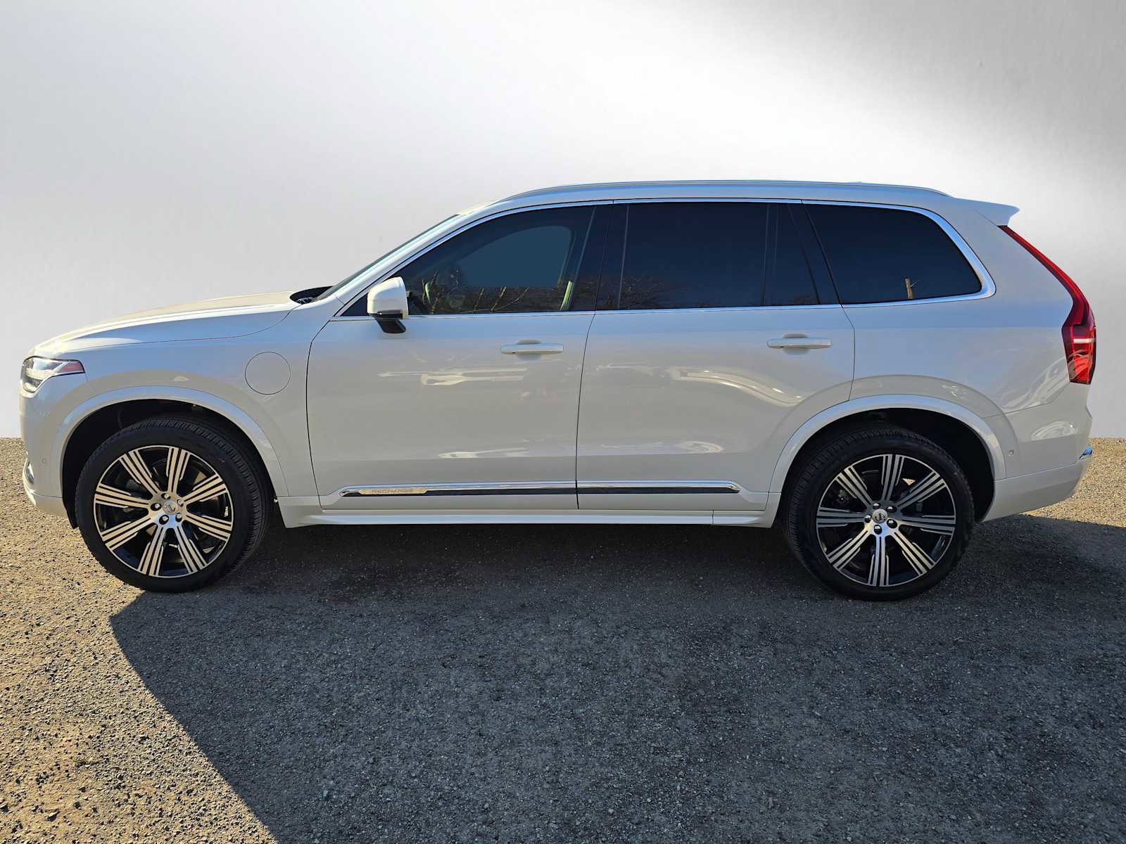Certified 2024 Volvo XC90 T8 Ultimate w/ Lounge Package image 6
