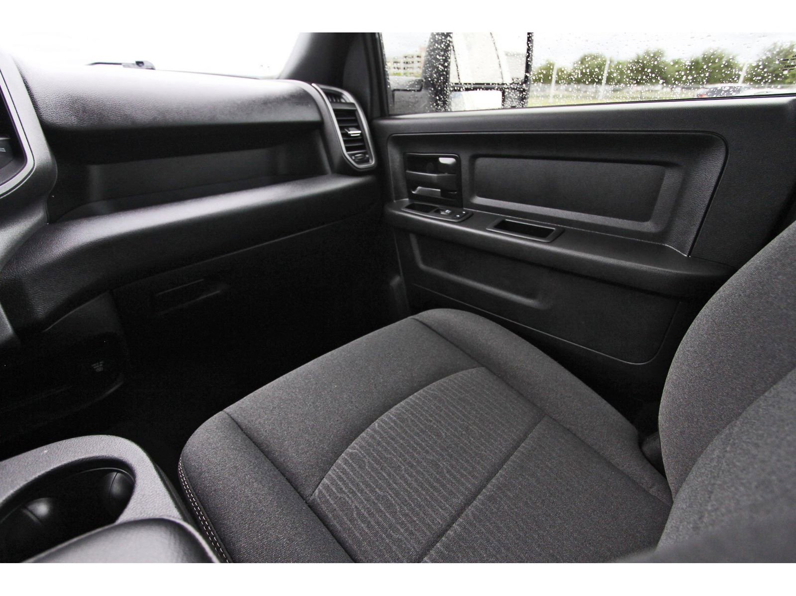 Used 2024 RAM 2500 Tradesman w/ Chrome Appearance Group AWD/4WD image 13