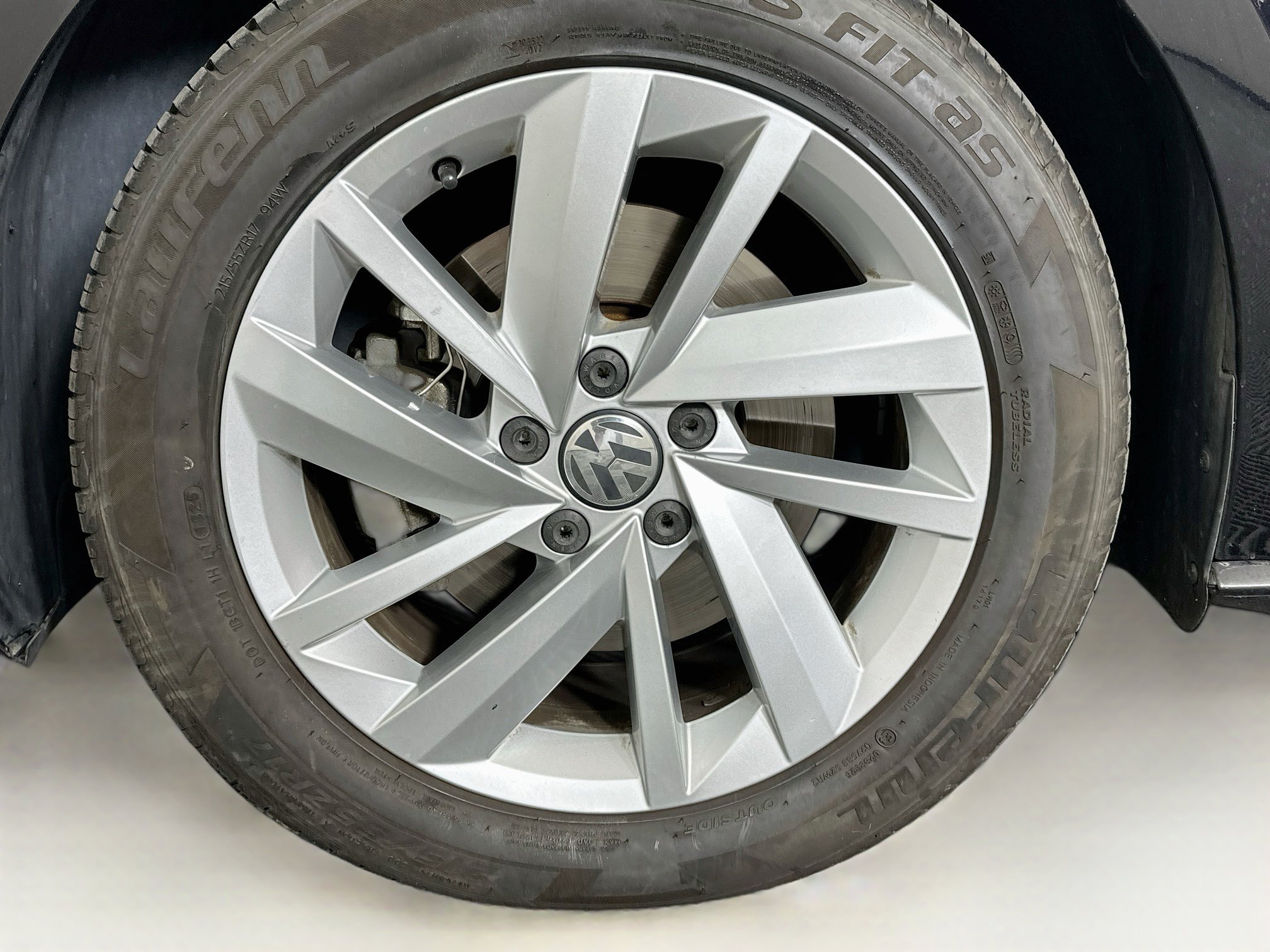 Used 2018 Volkswagen Passat 2.0T SE FWD image 11