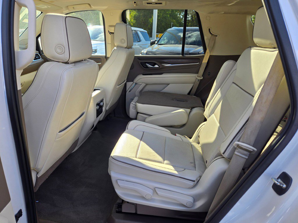 Used 2021 GMC Yukon Denali w/ Denali Premium Package image 18