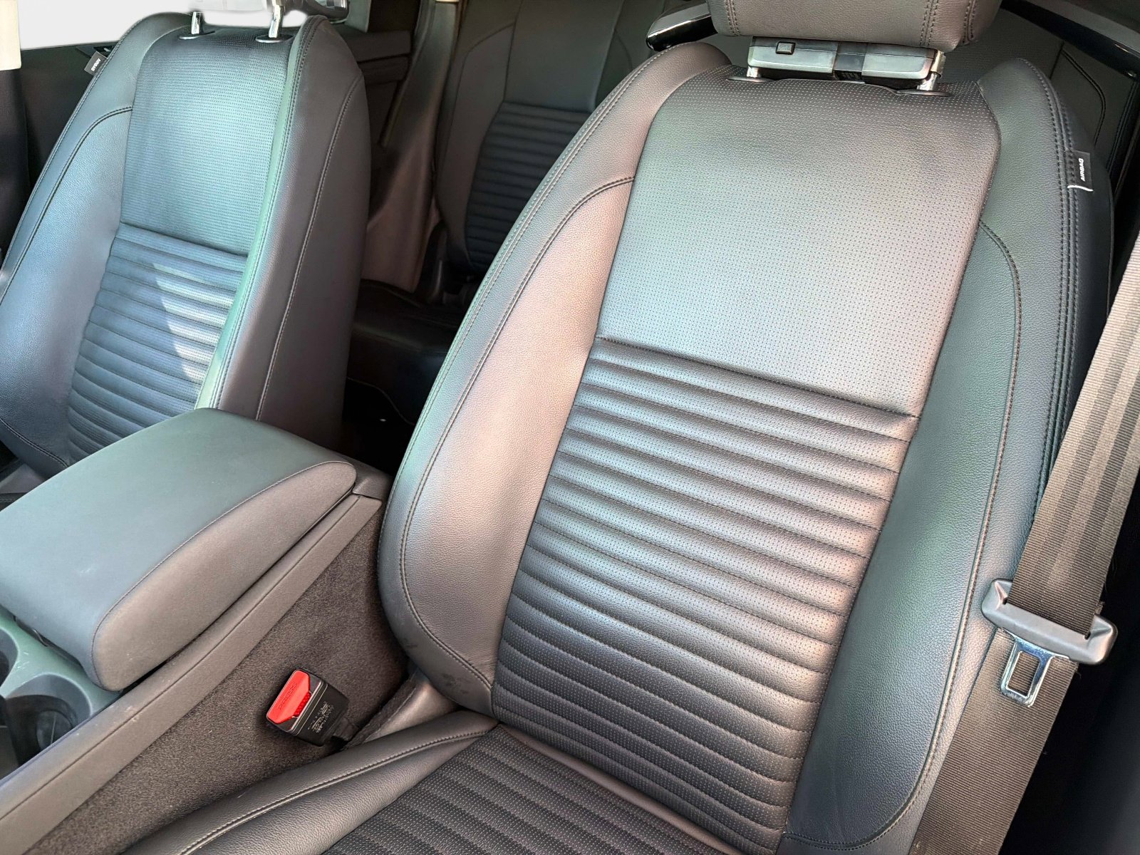 Used 2025 Land Rover Discovery Sport S image 38