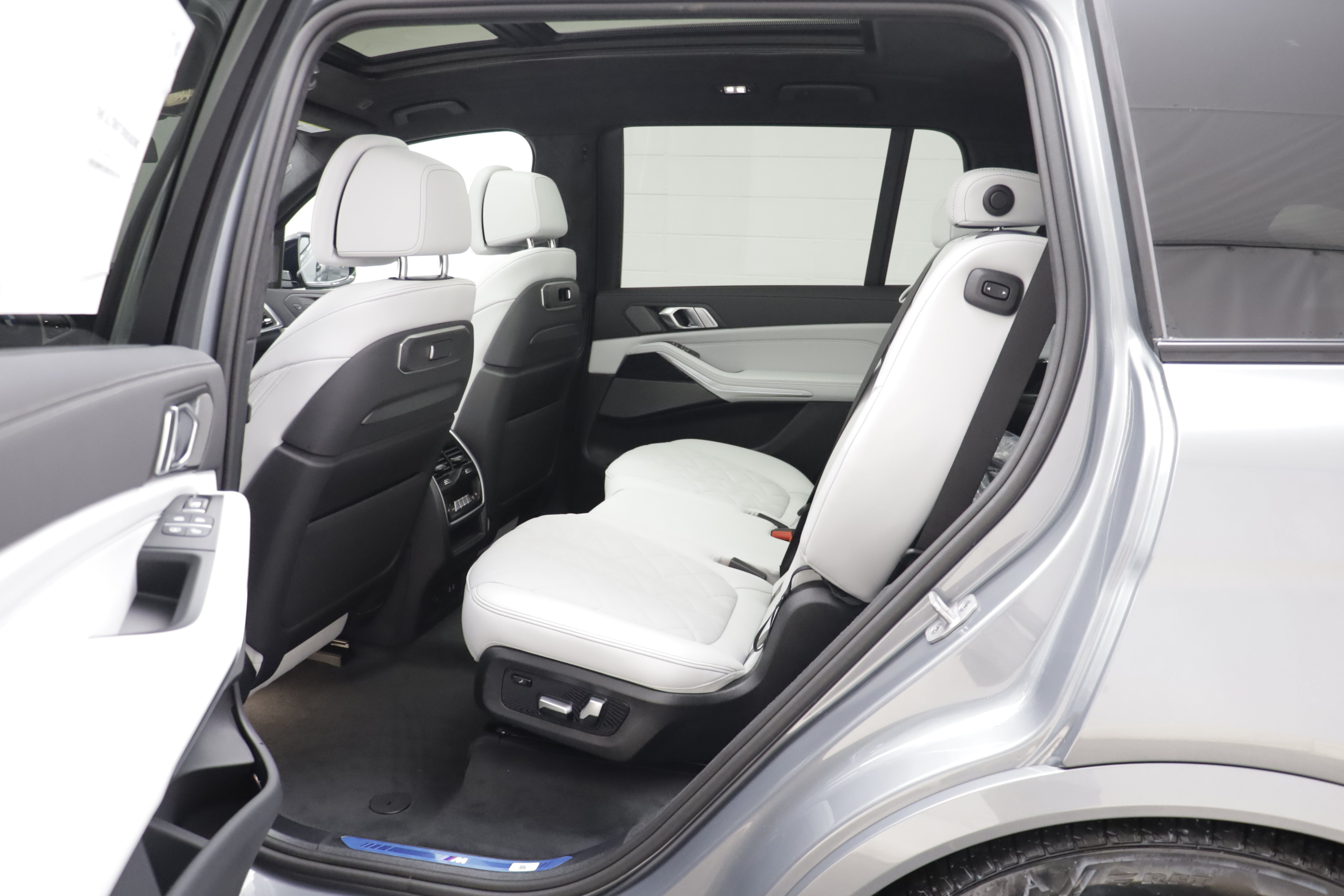 New 2027 BMW X7 xDrive40i w/ Executive Package AWD/4WD image 16