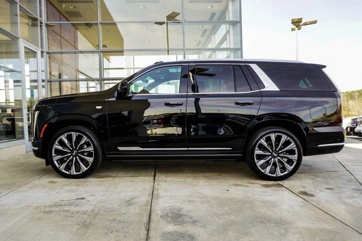 Used 2026 Cadillac Escalade Luxury w/ Touring Package AWD/4WD image 9