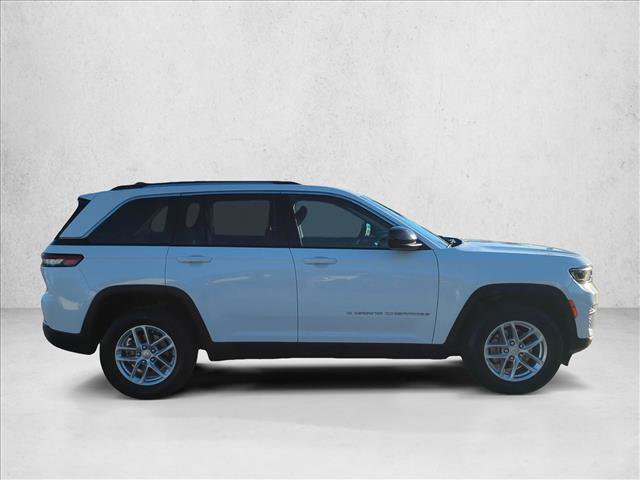 Used 2023 Jeep Grand Cherokee Laredo RWD image 4