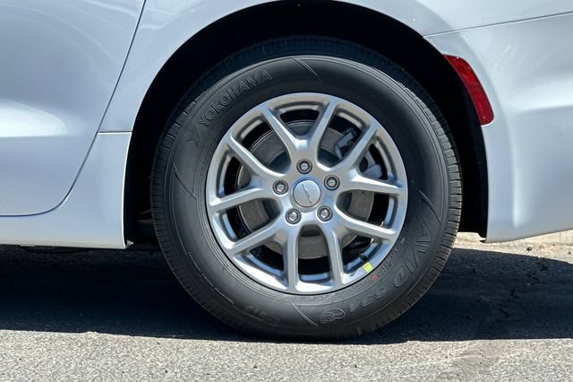 New 2027 Chrysler Pacifica Select FWD image 25