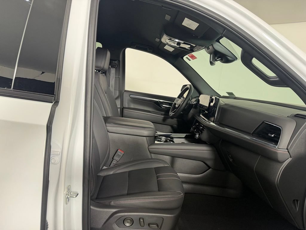 Used 2026 Chevrolet Tahoe RST AWD/4WD image 29