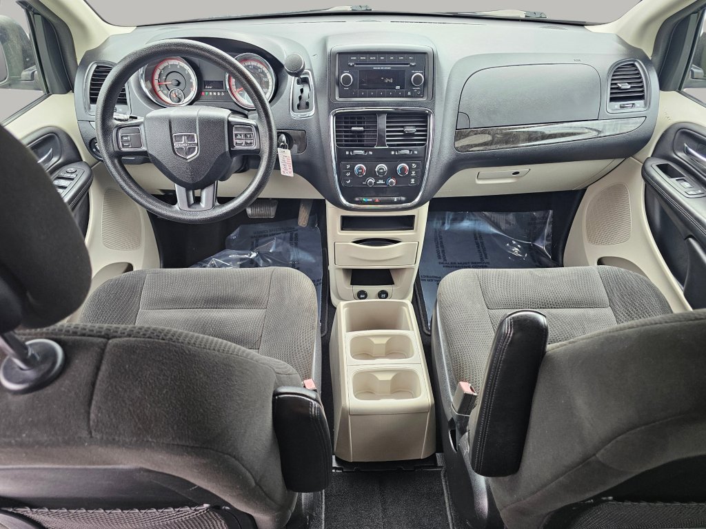 Used 2016 Dodge Grand Caravan SE w/ Quick Order Package 29E SE image 2