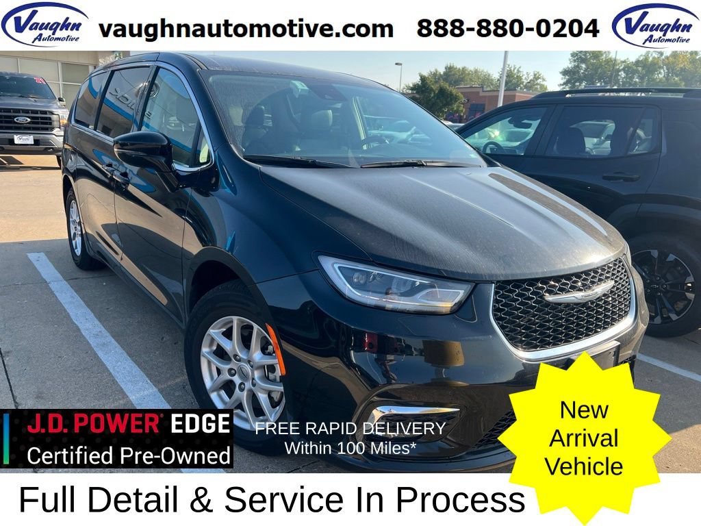 Used 2024 Chrysler Pacifica Touring-L