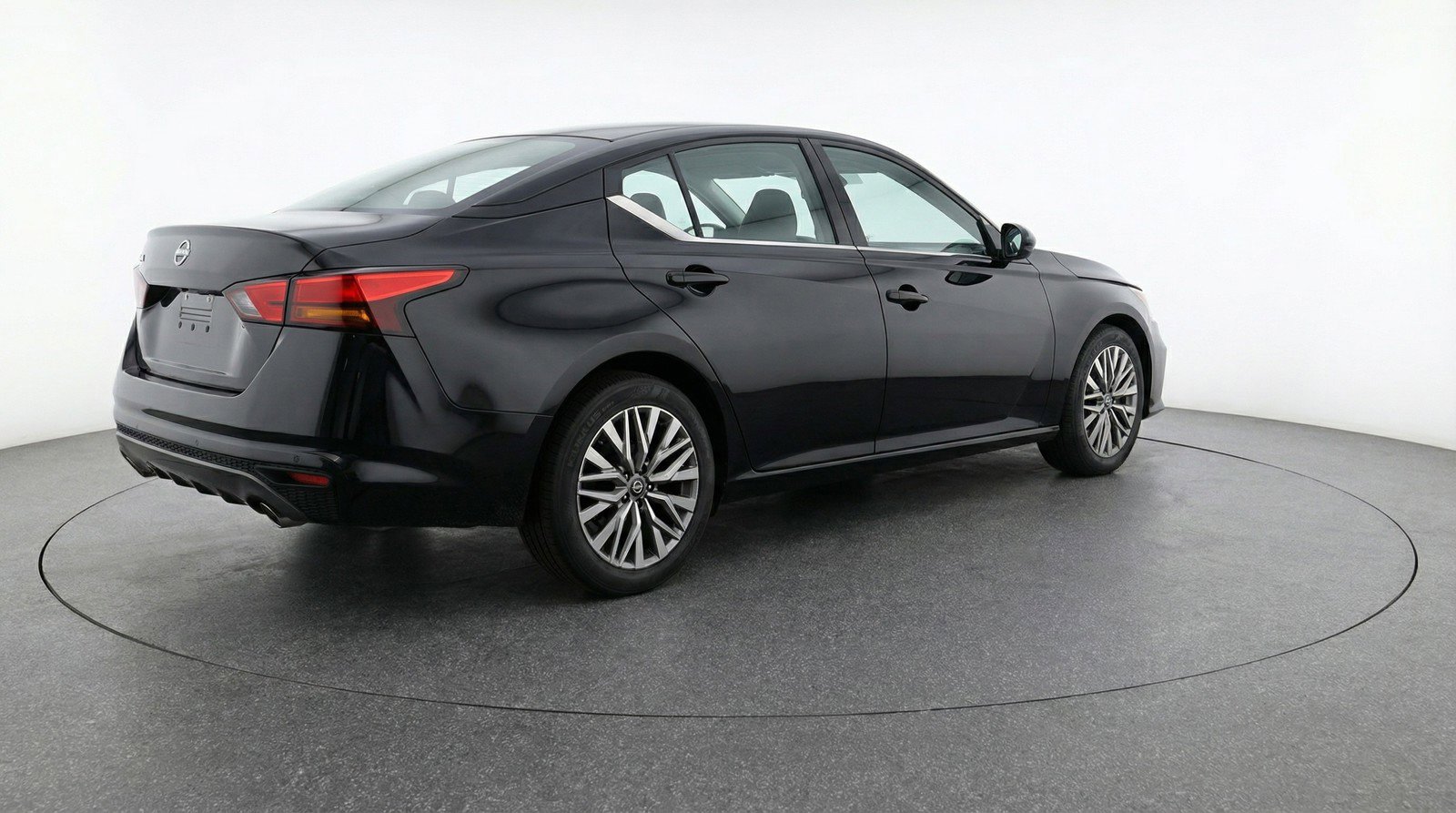 Used 2025 Nissan Altima 2.5 SV image 9