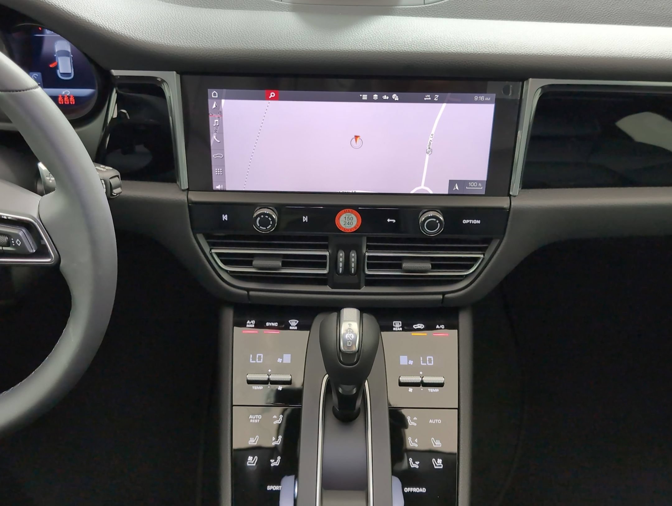 Certified 2025 Porsche Macan AWD/4WD image 24
