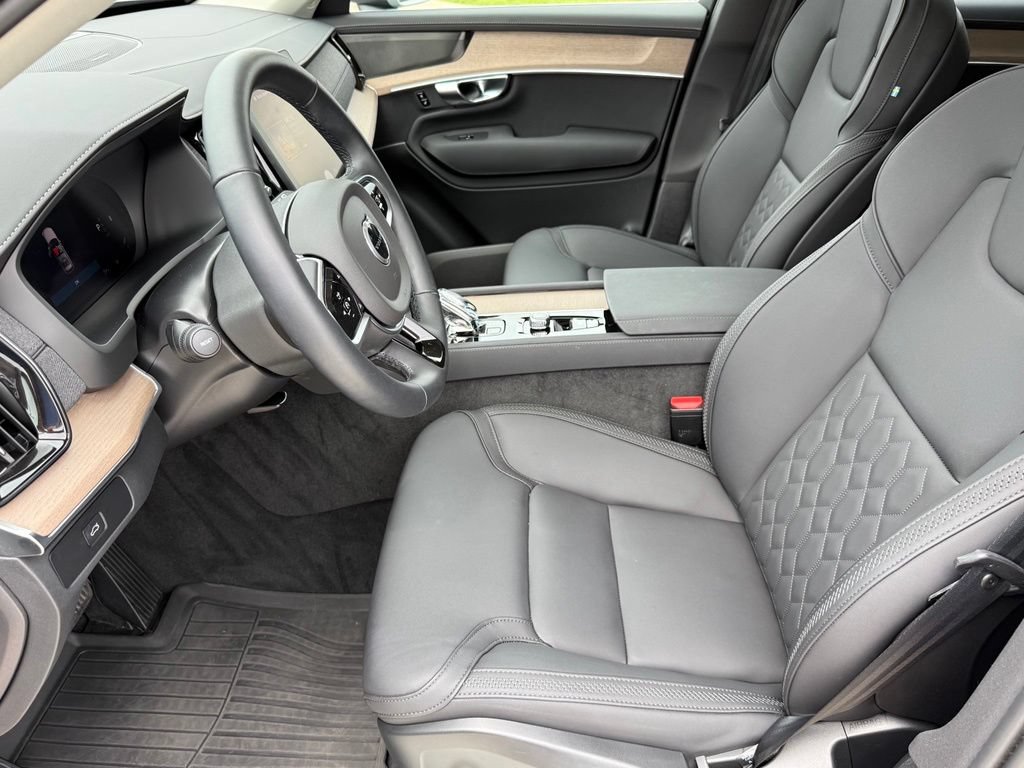Used 2025 Volvo XC90 B5 Plus AWD/4WD image 16