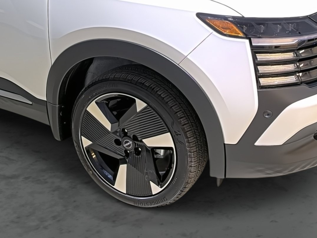 New 2026 Nissan Kicks SR w/ Illumination Package AWD/4WD image 15