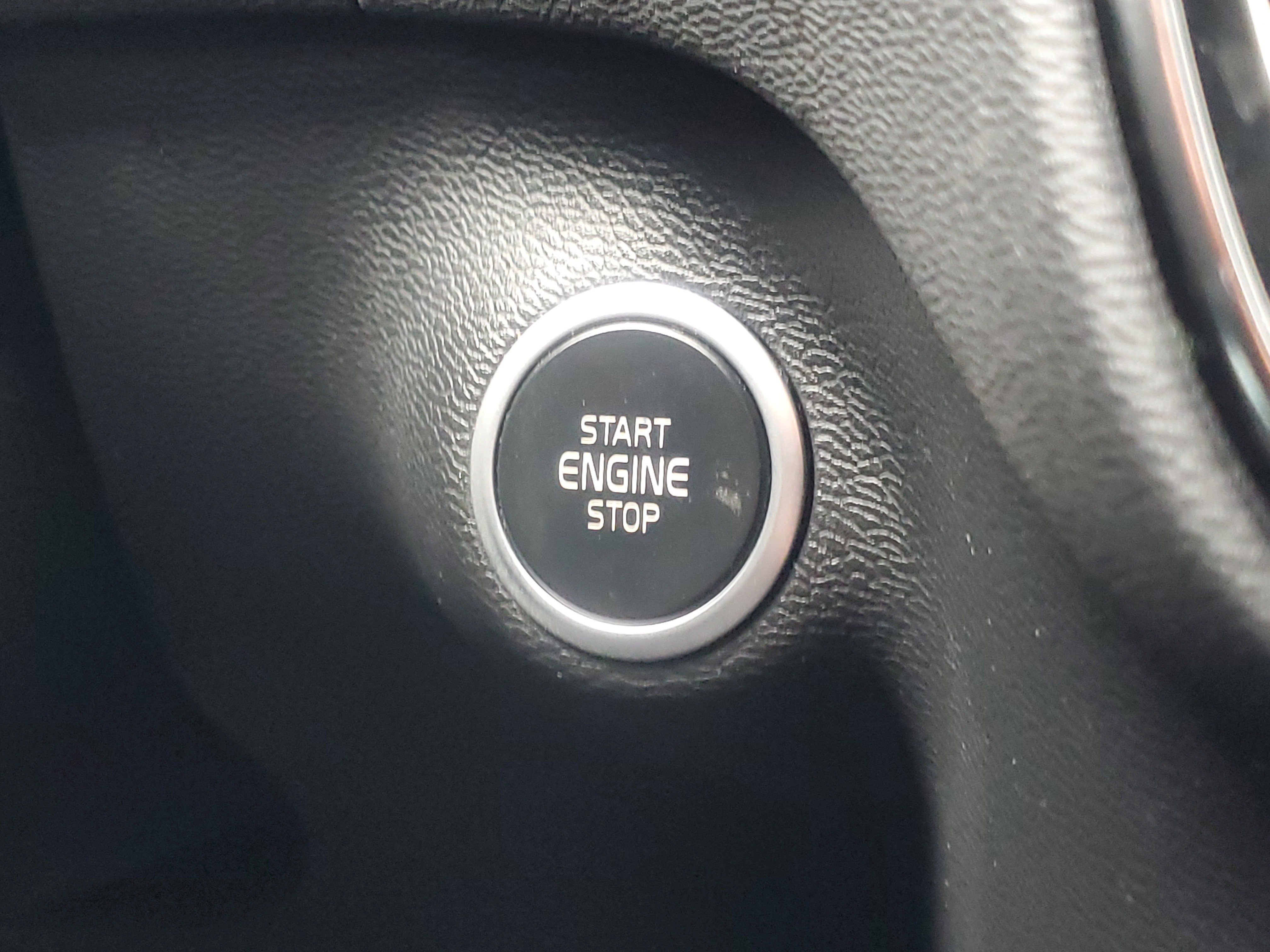 Used 2021 Volvo XC40 T4 Momentum w/ Protection Package Premier image 30