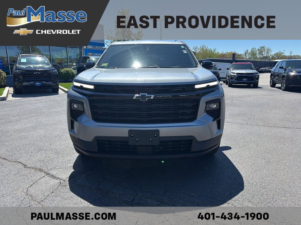 Certified 2025 Chevrolet Traverse LT w/ Midnight/Sport Edition AWD/4WD image 2