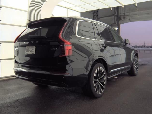 Used 2025 Volvo XC90 B5 Plus AWD/4WD image 5