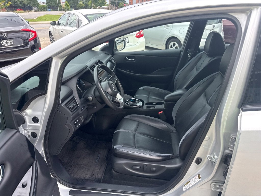 Used 2018 Nissan Leaf SL w/ SL Technology Package FWD image 11
