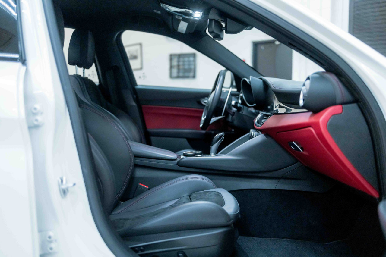 Used 2017 Alfa Romeo Giulia Quadrifoglio image 59