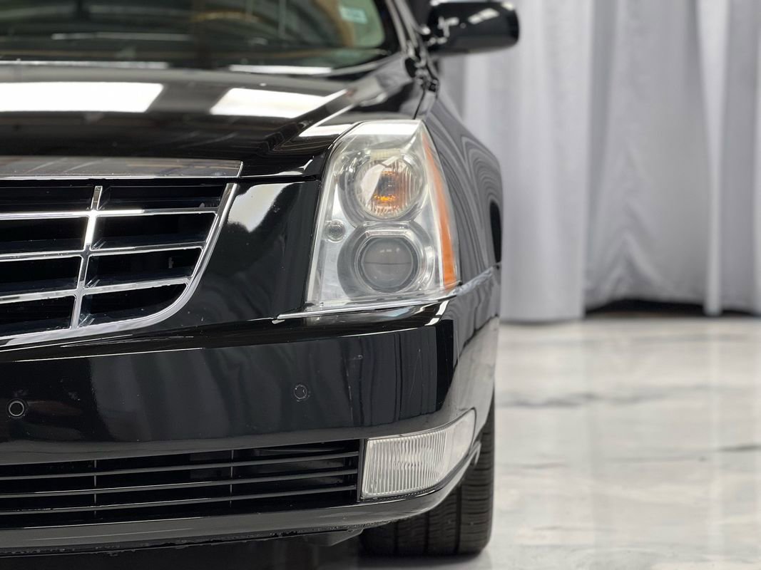 Used 2011 Cadillac DTS Platinum image 4