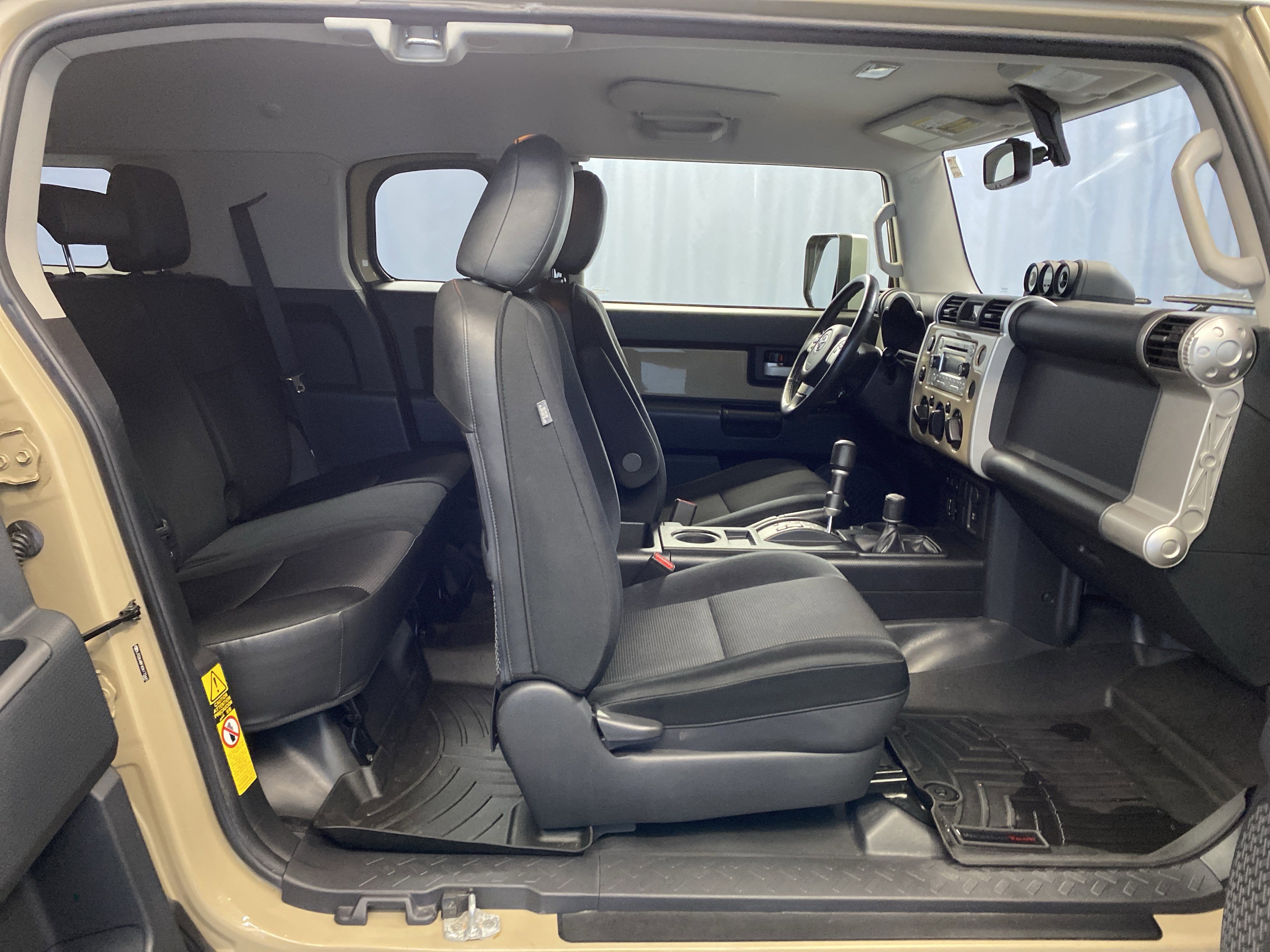 Used 2013 Toyota FJ Cruiser 4WD image 32