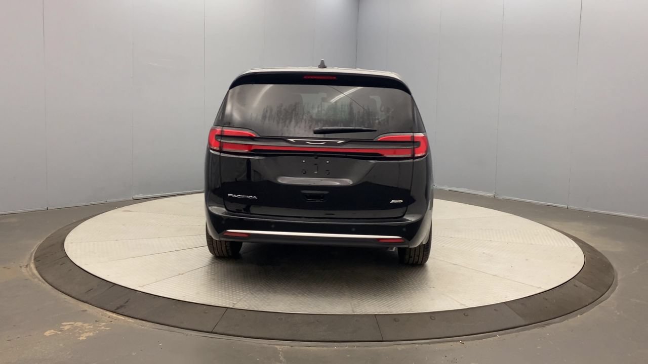 New 2027 Chrysler Pacifica Select w/ Family Tech Group AWD/4WD image 4