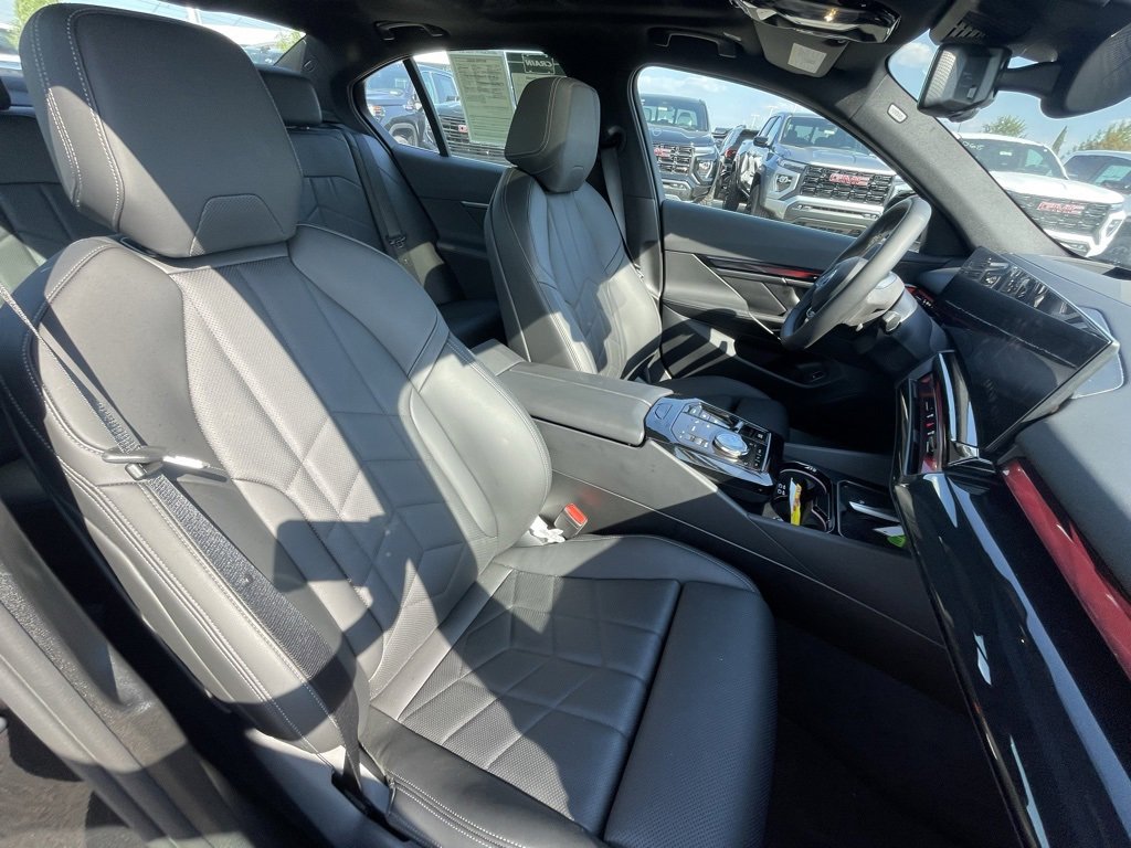 Used 2024 BMW i5 eDrive40i image 29