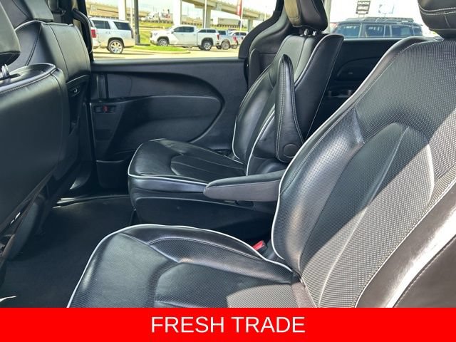 Used 2024 Chrysler Pacifica Premium FWD image 39