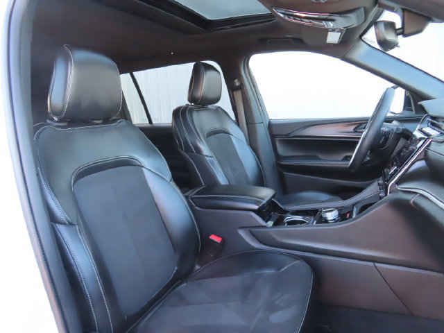 Used 2023 Jeep Grand Cherokee L Laredo AWD/4WD image 27