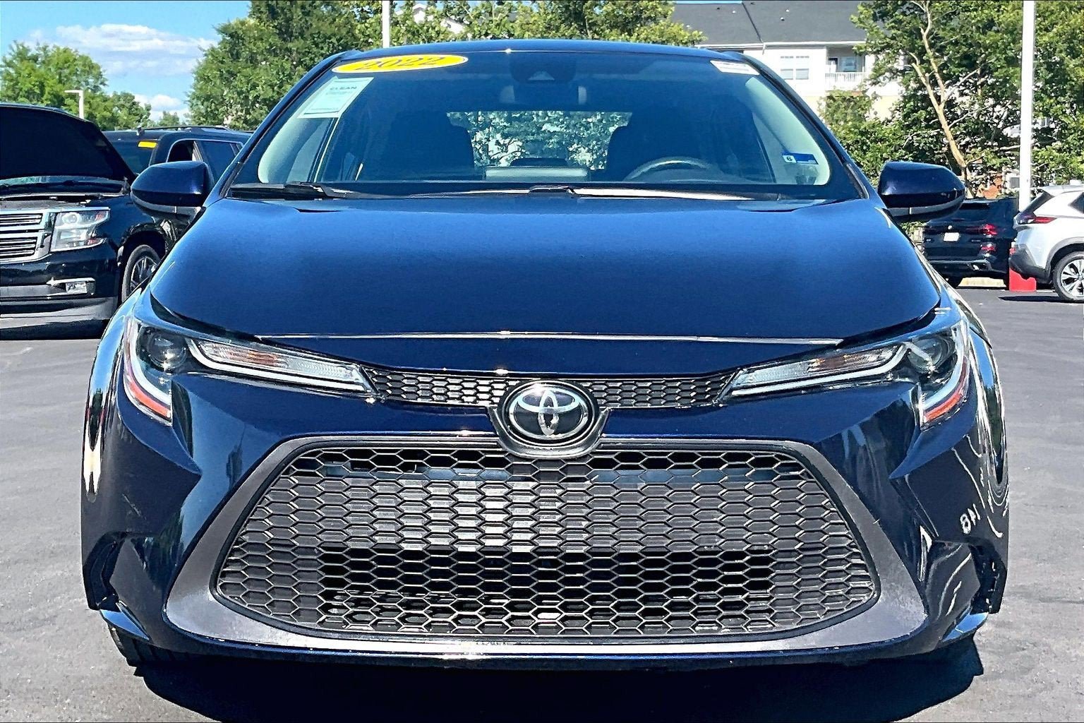 Used 2022 Toyota Corolla LE FWD image 3