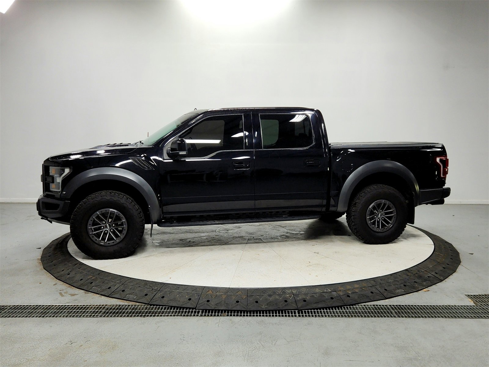 Used 2019 Ford F150 Raptor w/ Equipment Group 802A Luxury image 4