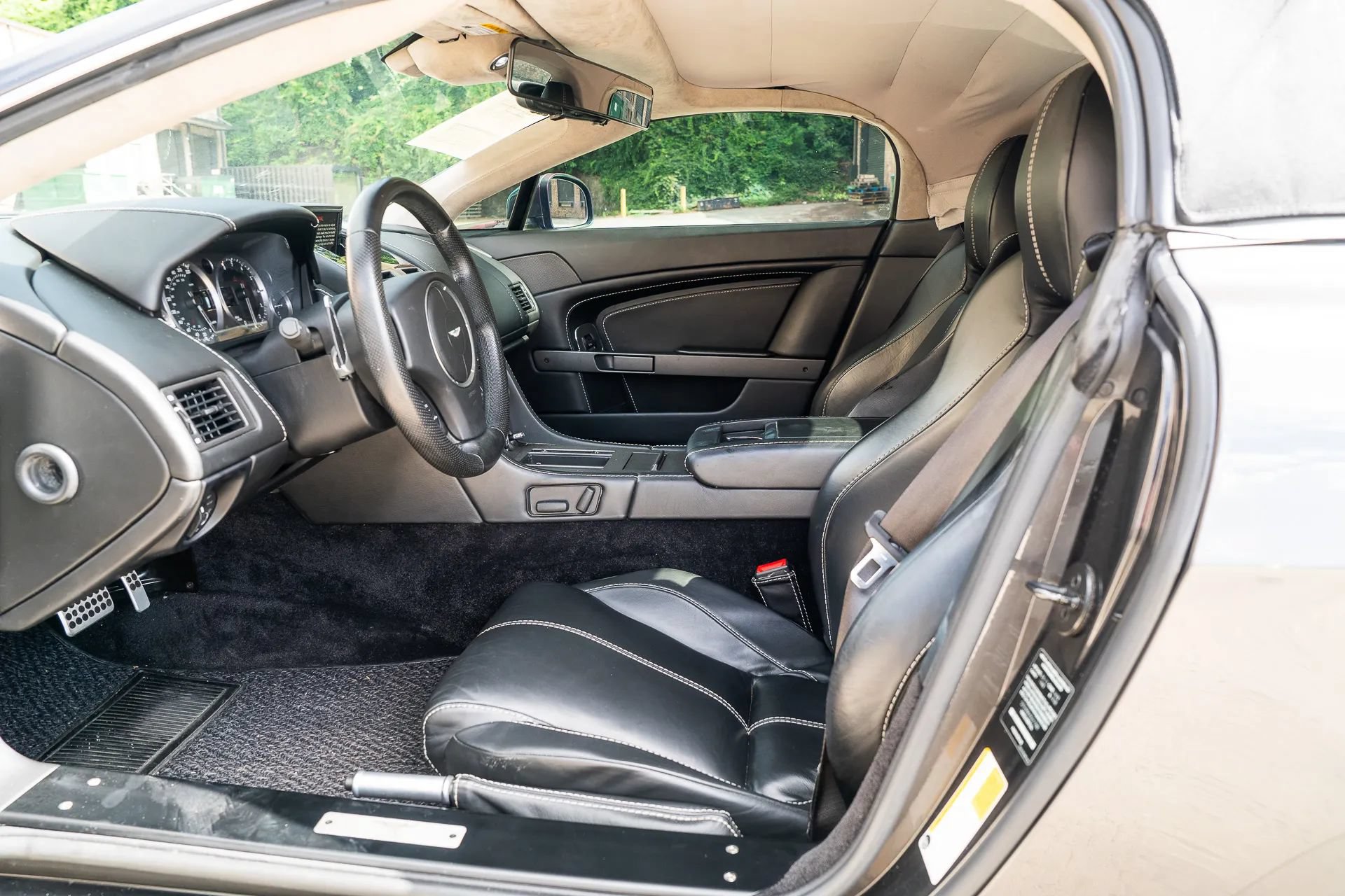 Used 2013 Aston Martin V8 Vantage Roadster RWD image 17