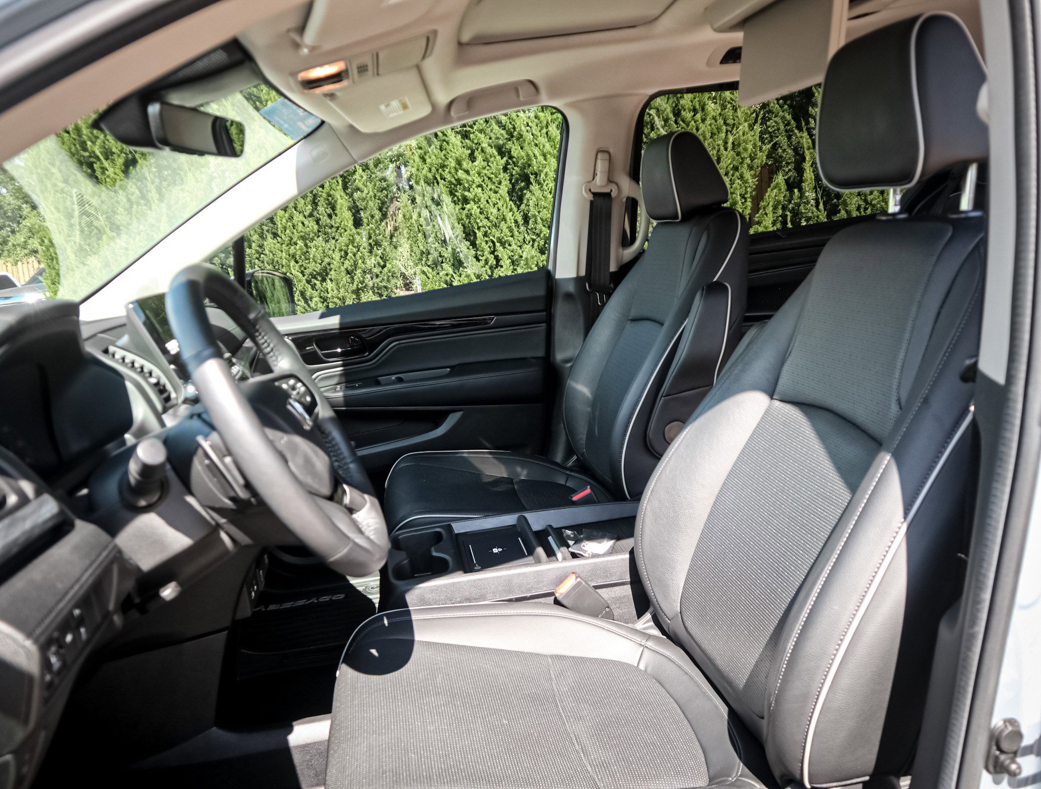 Used 2025 Honda Odyssey Elite image 16