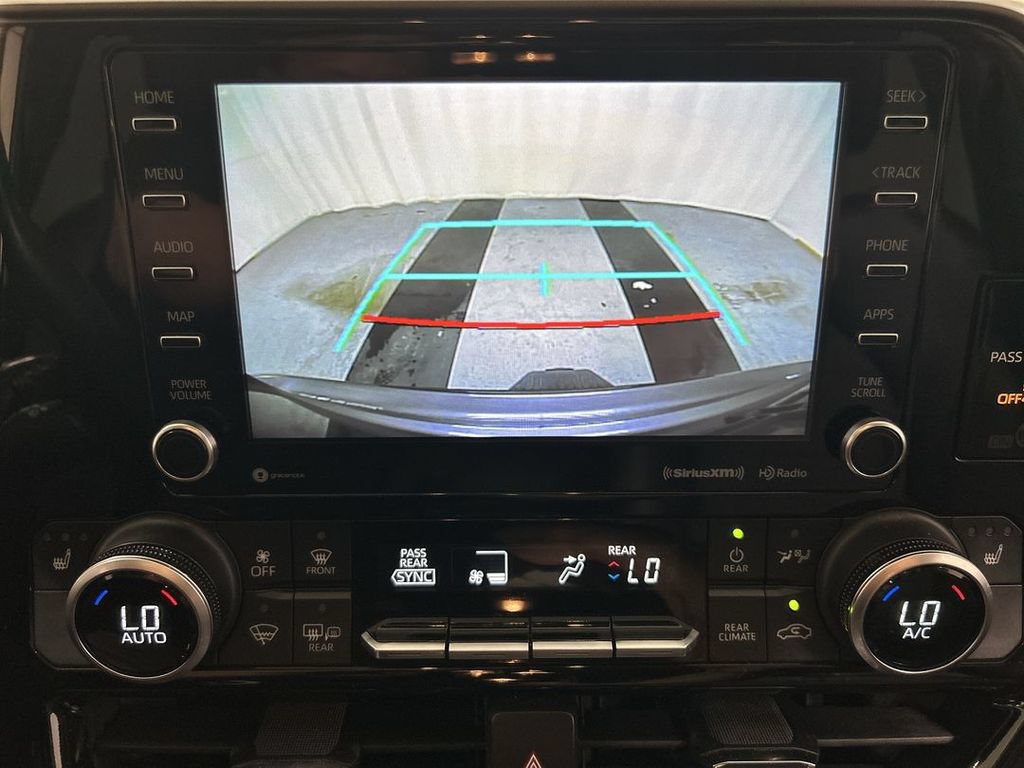 Used 2022 Toyota Highlander XLE AWD/4WD image 15