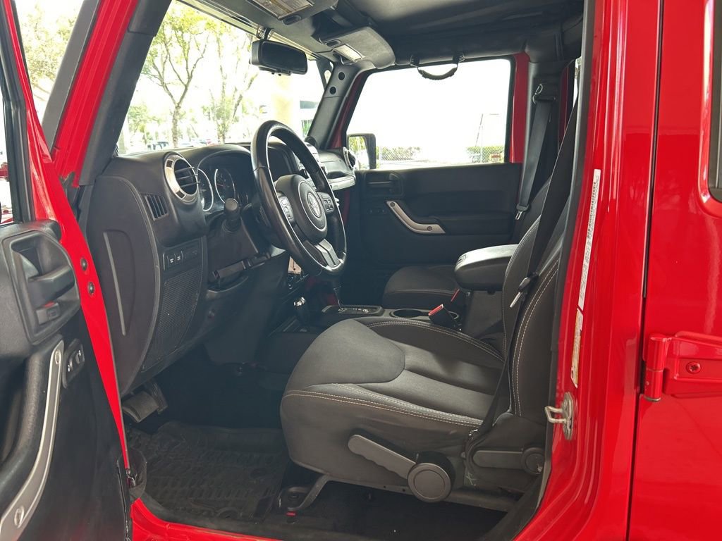 Used 2014 Jeep Wrangler Unlimited Rubicon image 5