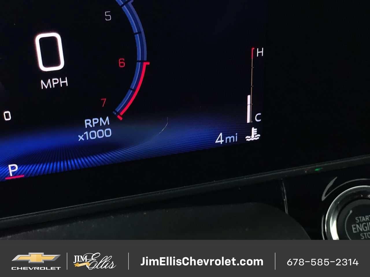 Certified 2025 Chevrolet Trax RS w/ Sunroof Package FWD image 12