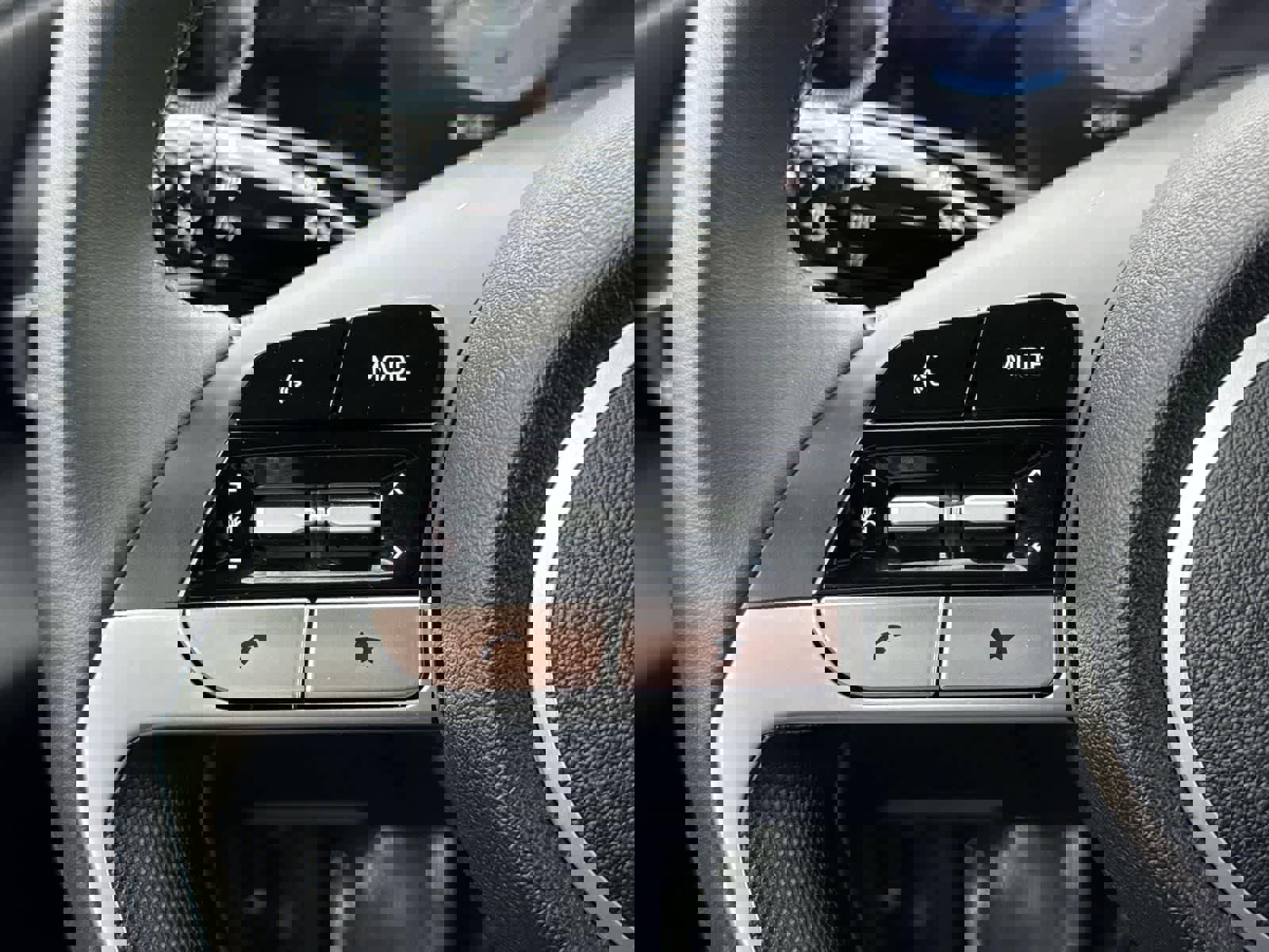 Certified 2025 Hyundai Elantra SEL image 11
