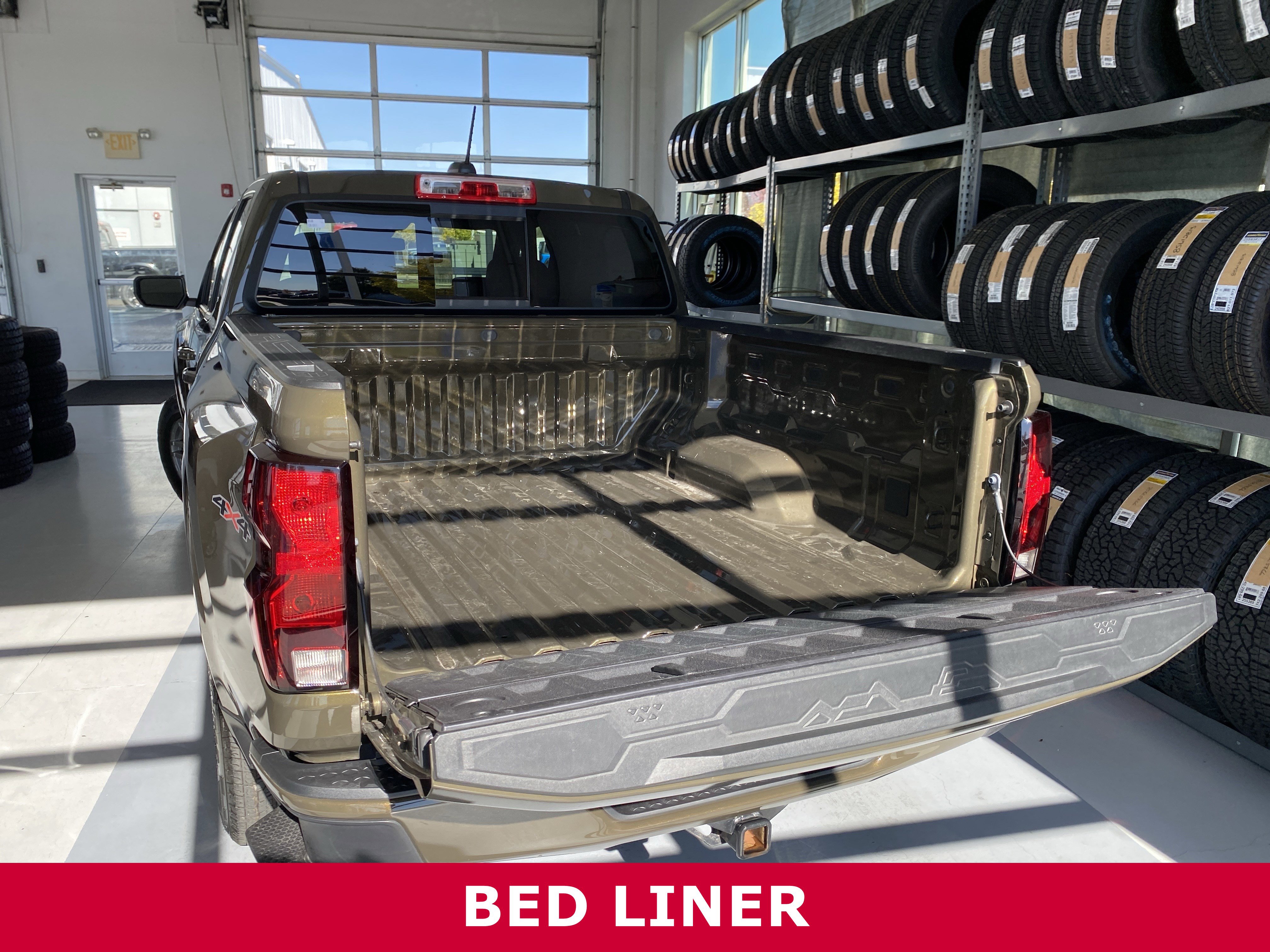 Used 2024 Chevrolet Colorado LT w/ LT Convenience Package image 7