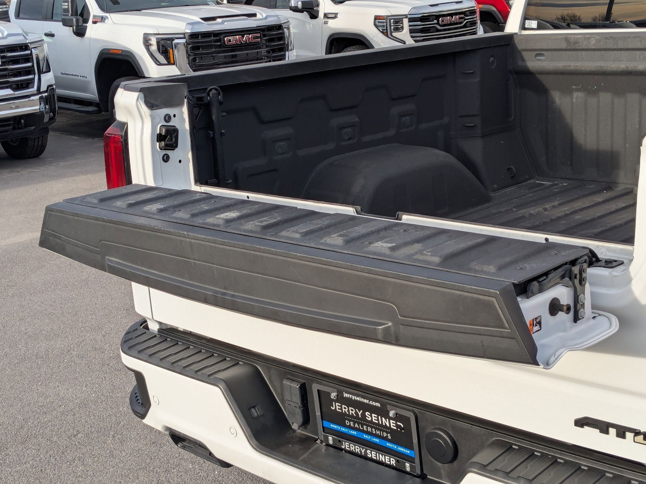 Certified 2023 GMC Sierra 1500 AT4 w/ AT4 Preferred Package image 27