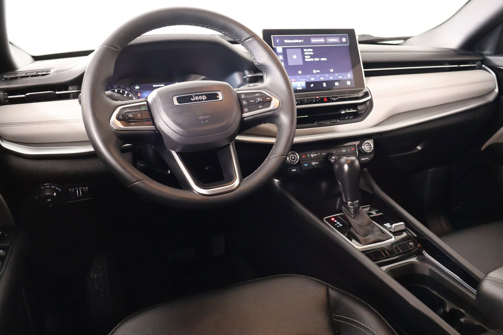 Used 2025 Jeep Compass Limited image 2