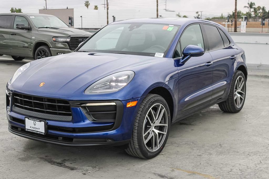 Used 2022 Porsche Macan AWD/4WD image 4