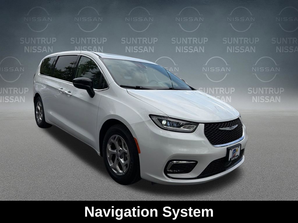 Used 2024 Chrysler Pacifica Limited FWD image 9